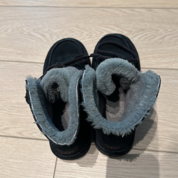 Black Ugg ankle boots - Picture 5 of 8